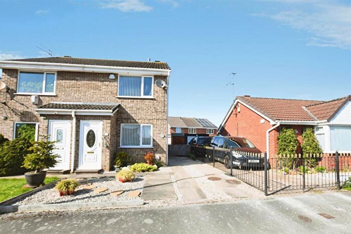 2 Bedroom Semi-Detached House For Sale In Cloverbank View, Hull, HU6