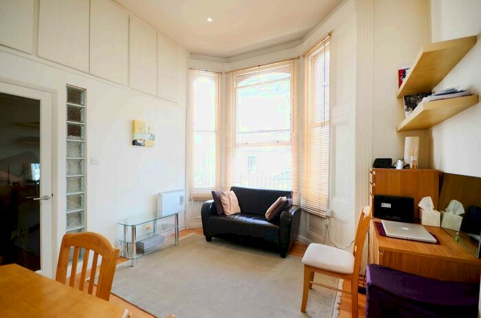 Studio To Rent In Sinclair Gardens, Brook Green, London, W14