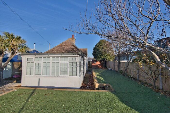 3 Bedroom Detached Bungalow To Rent In The Avenue, Margate, CT9