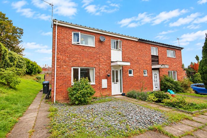 4 Bedroom Semi Detached House For Sale In Honey Close, Norwich, NR1