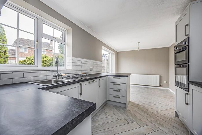 3 Bedroom Detached House For Sale In Royal Way, Waterlooville, PO7