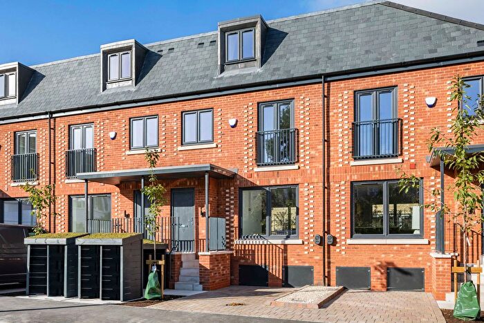 3 Bedroom Terraced House For Sale In Forge Close, Reading, RG4