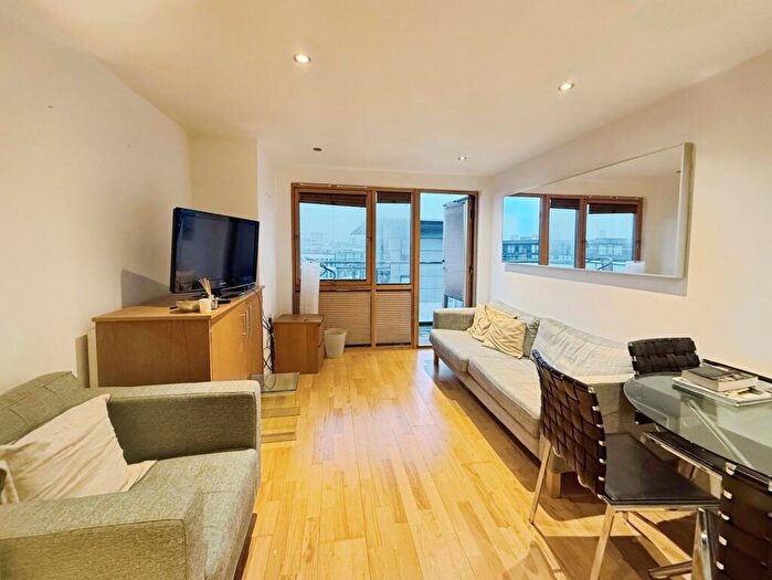 2 Bedroom Flat To Rent In The Boulevard, Leeds, West Yorkshire, Uk, LS10