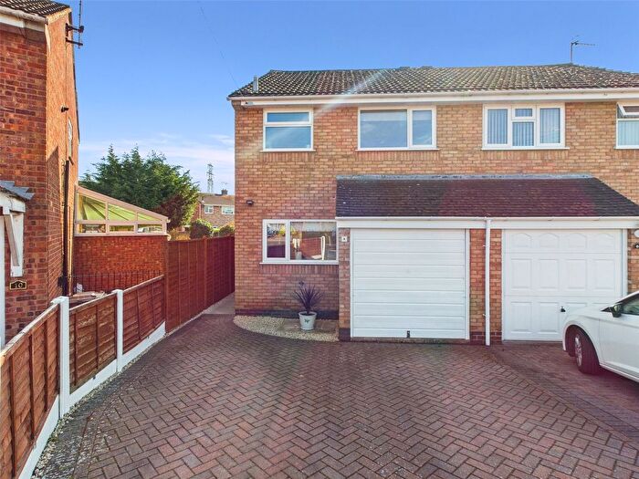 3 Bedroom Semi-Detached House For Sale In Whitewood Close, Worcester, Worcestershire, WR5
