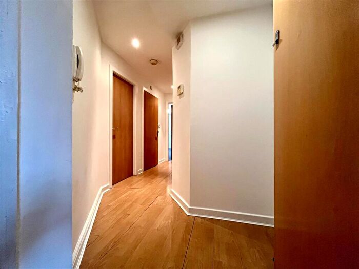 2 Bedroom Apartment To Rent In Wharf Road, Sale, M33