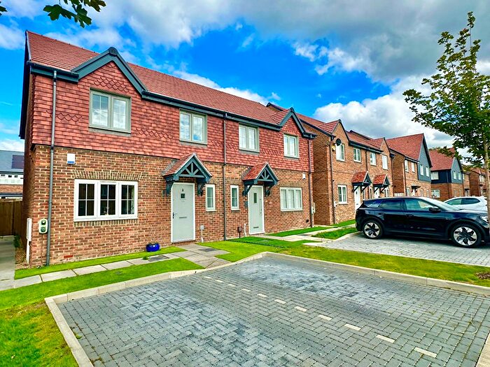 3 Bedroom Semi-detached House For Sale In Ridges Rise, Deepcut, Camberley, GU16