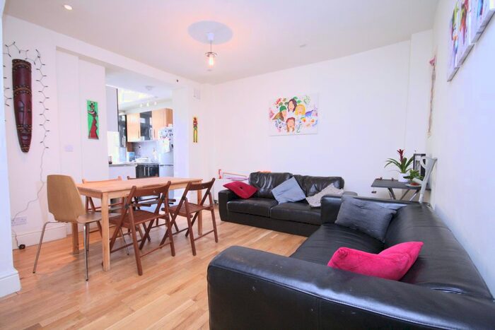 4 Bedroom Flat To Rent In Packington Street, Islington, N1