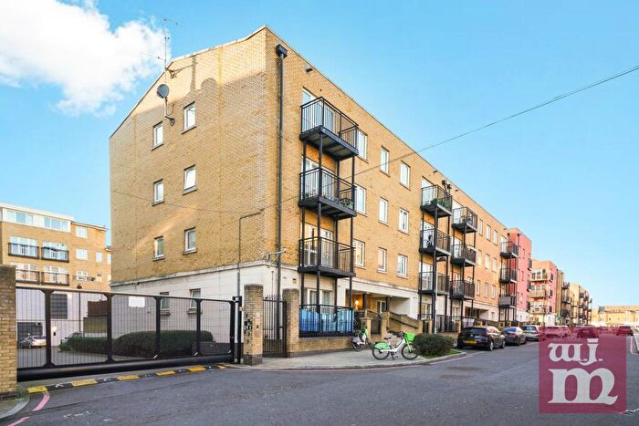 1 Bedroom Flat To Rent In Mercer Court, E1