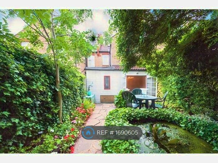 3 Bedroom Semi-Detached House To Rent In Glenville Avenue, Enfield, London, EN2