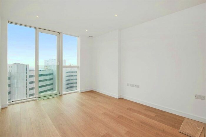 1 Bedroom Flat To Rent In Pinnacle Apartments, Saffron Central Square, Croydon, CR0