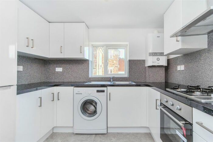 4 Bedroom Maisonette To Rent In Askew Road, Shepherds Bush, London, W12