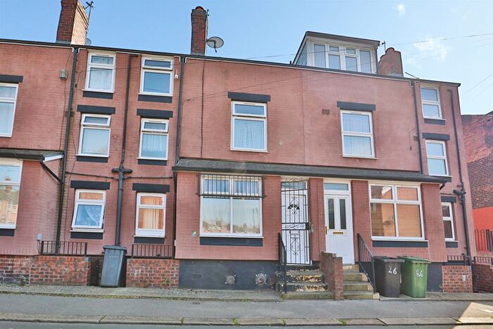 3 Bedroom Terraced House For Sale In Copperfield View, Leeds, LS9