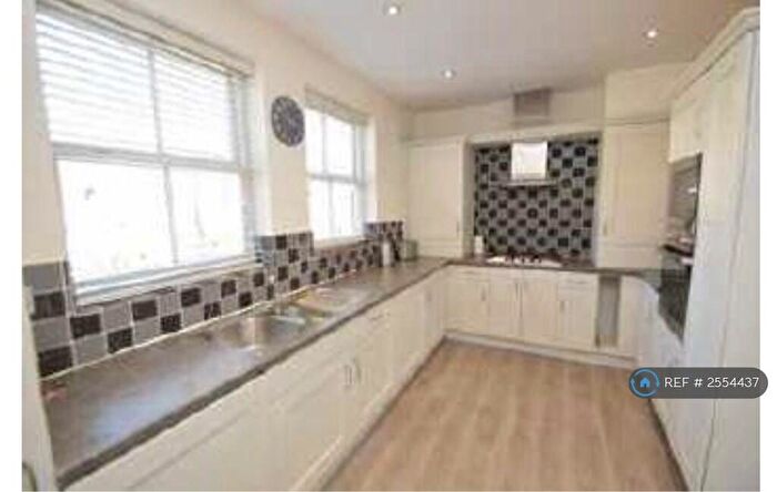 2 Bedroom Flat To Rent In Prestbury Road, Macclesfield, SK10