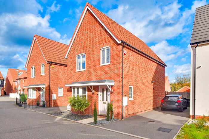 3 Bedroom Detached House For Sale In Ainsworth Drive, Felsted, CM6