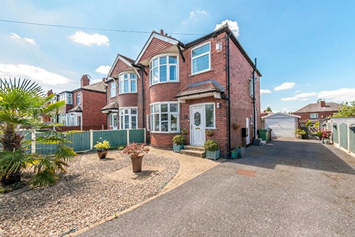 3 Bedroom Semi Detached House For Sale In Old Lane, Leeds, LS11