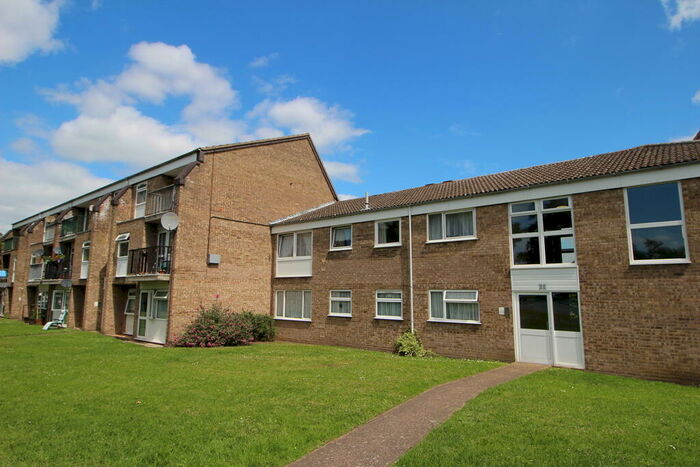 2 Bedroom Flat To Rent In George Lambton Avenue, Newmarket, Suffolk, CB8