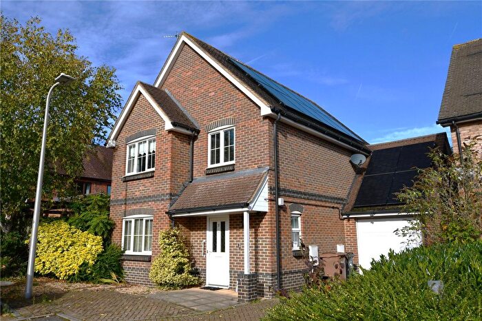 4 Bedroom Detached House For Sale In Village Close, Wokingham, Berkshire, RG41