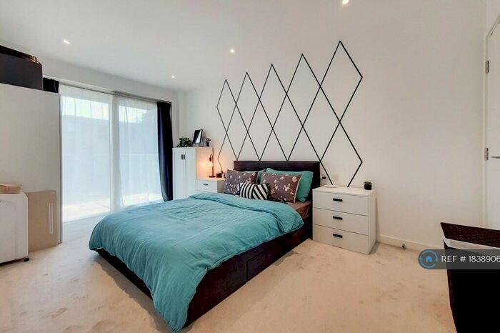 1 Bedroom Flat To Rent In Emerson Court, London, N1