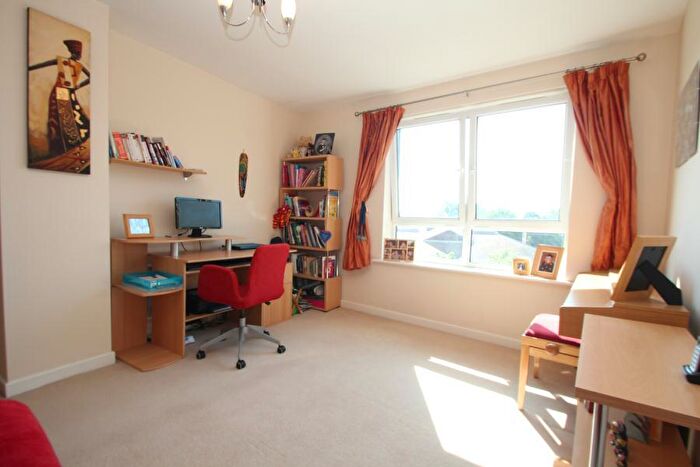 2 Bedroom Apartment To Rent In Woking, Surrey, GU22