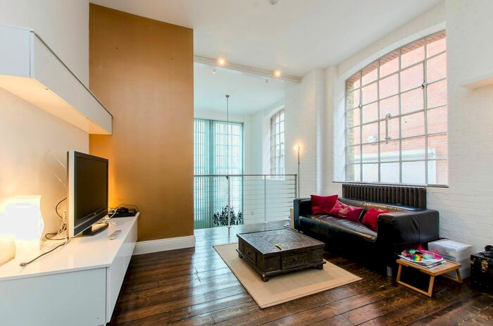 2 Bedroom Flat To Rent In Tower Bridge Road, Borough, London, SE1