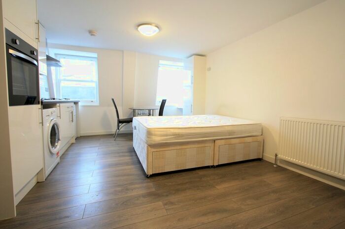Studio To Rent In The Broadway, London, SW19