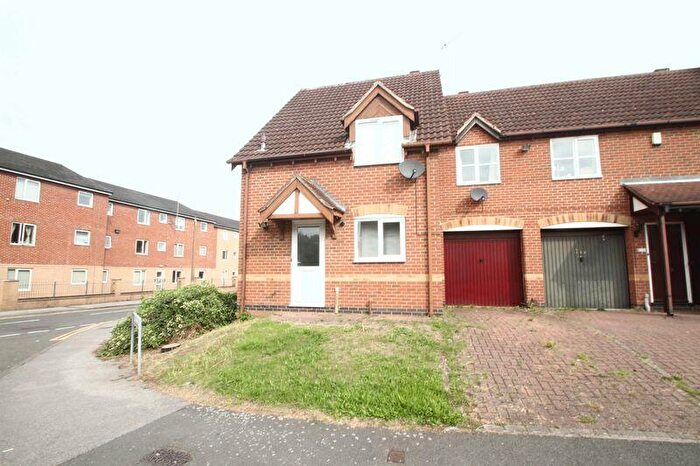 3 Bedroom House Of Multiple Occupation To Rent In Heron Drive, Nottingham, NG7