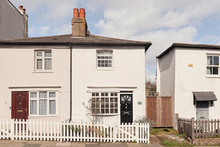 2 Bedroom Cottage For Sale In Wells Park Road, Upper Sydenham, SE26
