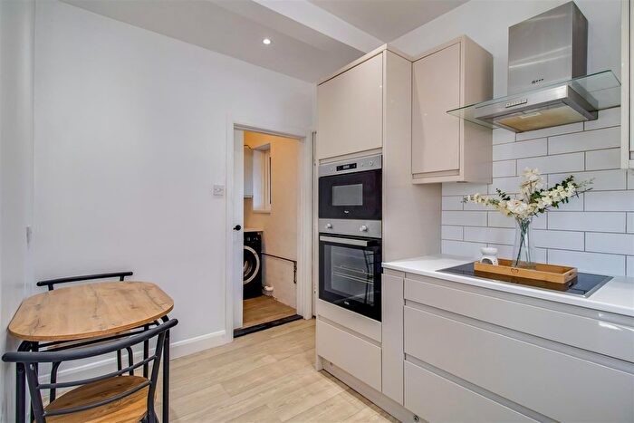 2 Bedroom Semi-Detached House For Sale In Kettlethorpe Road, Wakefield, WF2