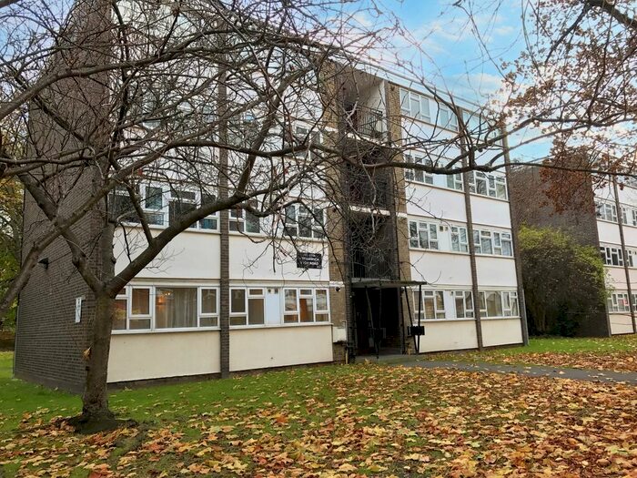 2 Bedroom Flat To Rent In Greenwich High Road, London, SE10