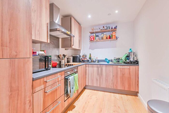 1 Bedroom Flat For Sale In Queensland Road, Islington, London, N7