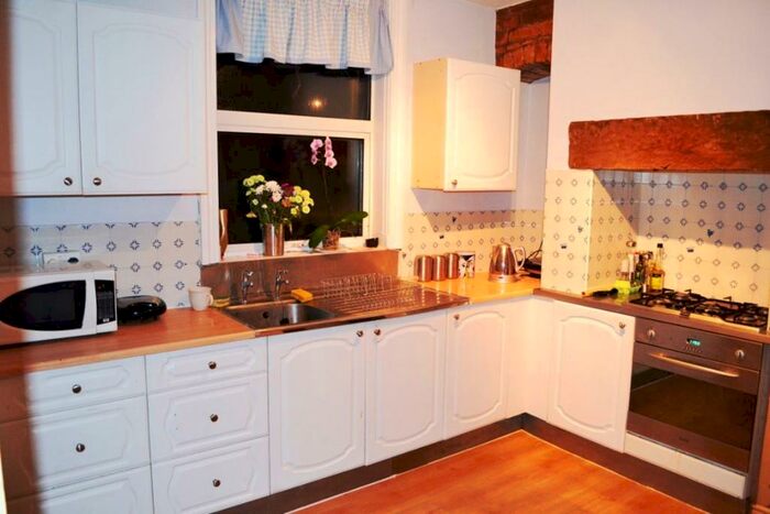 4 Bedroom House To Rent In Uttoxeter Old Road, Derby, DE1