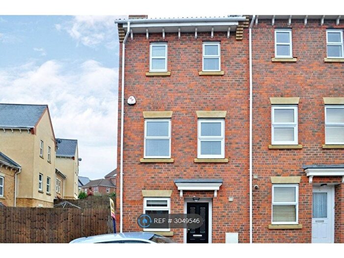 3 Bedroom End Of Terrace House To Rent In Hannah Close, Chatham, ME4
