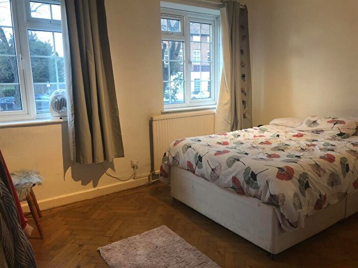 3 Bedroom Apartment To Rent In Sunningfields Road, Hendon, London, NW4