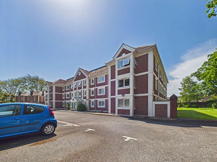 2 Bedroom Flat For Sale In Castle Court, Cary Park, Torquay, TQ1