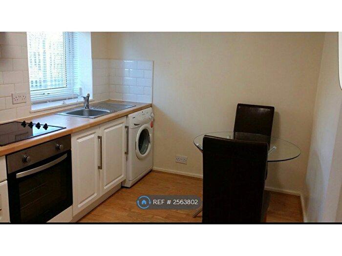 1 Bedroom Flat To Rent In Meanwood Road, Leeds, LS6