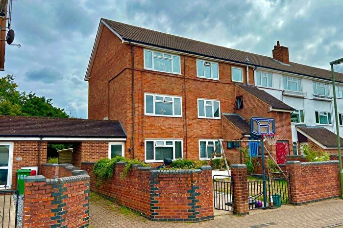 2 Bedroom Flat For Sale In Middlemoor Road, Frimley, Camberley, Surrey, GU16