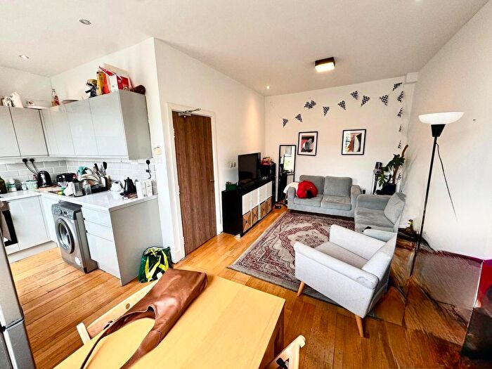 3 Bedroom Flat To Rent In Cardozo Road, London, N7