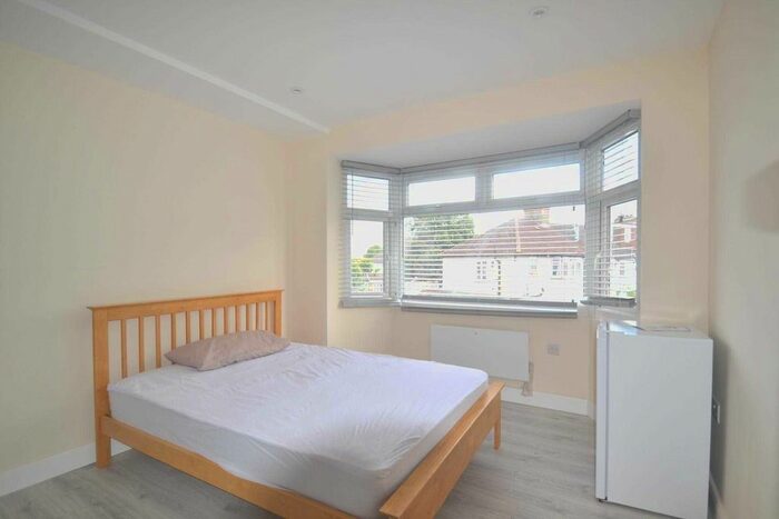 1 Bedroom Studio To Rent In Empire Road, Greenford, UB6