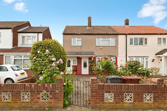 3 Bedroom End Of Terrace House For Sale In Chelmer Crescent, Barking, IG11