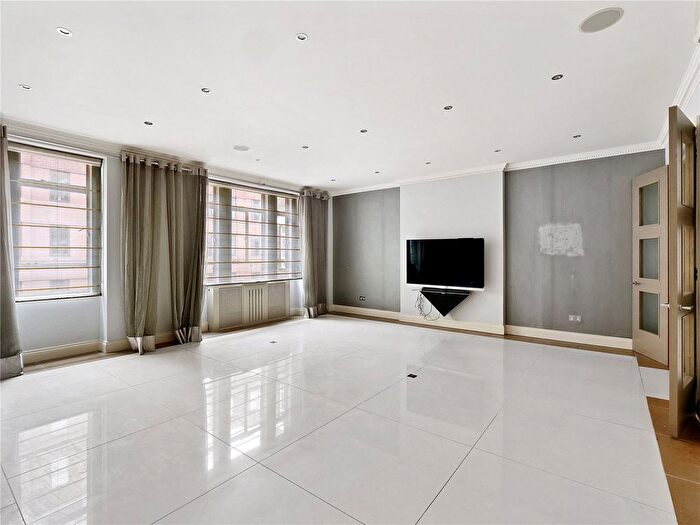 2 Bedroom Flat To Rent In St James Chambers, Ryder Street, SW1Y