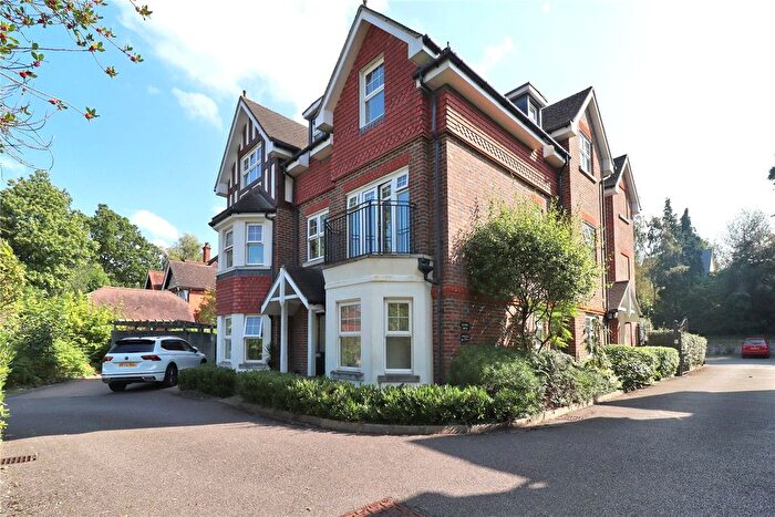 2 Bedroom Flat For Sale In Pembroke Road, Woking, Surrey, GU22