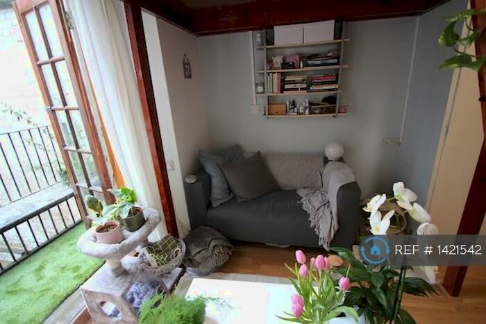 Studio To Rent In Harrington Square, London, NW1