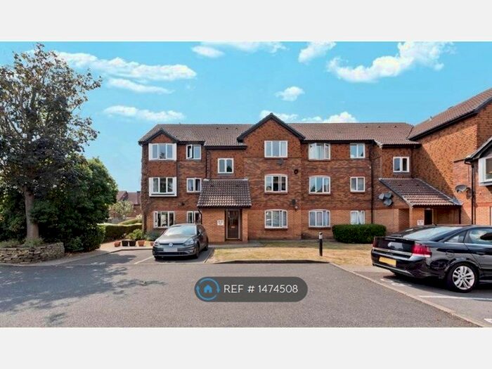 2 Bedroom Flat To Rent In Shelley Way, London, SW19