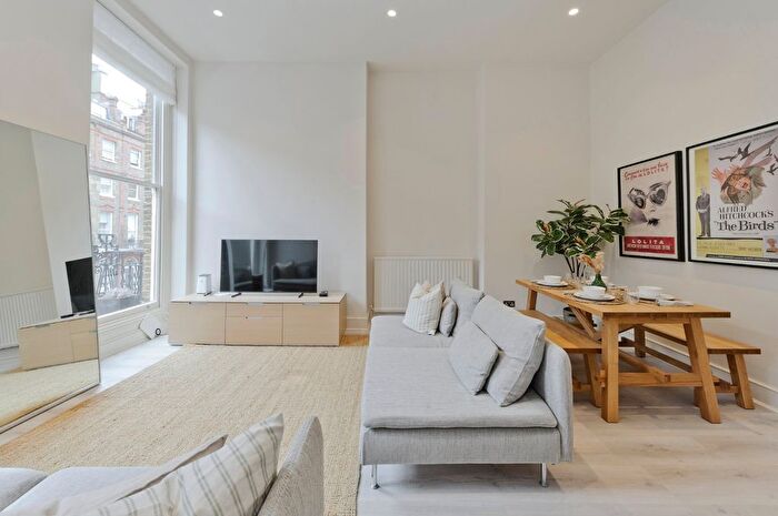 1 Bedroom Flat To Rent In Nottingham Place, Marylebone, W1U