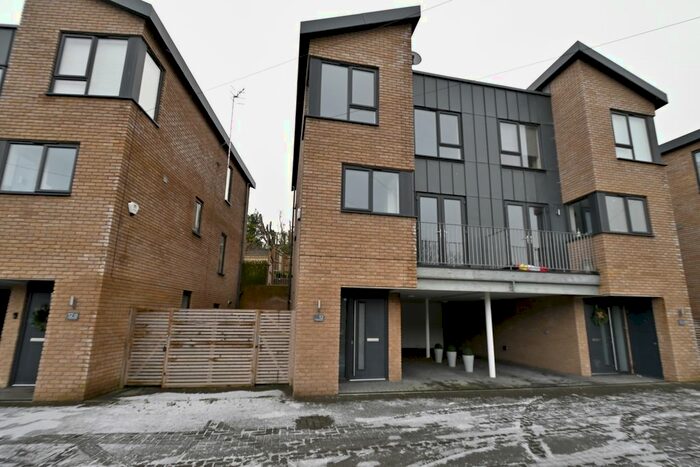 3 Bedroom Town House To Rent In Denton Road, Newhaven, BN9