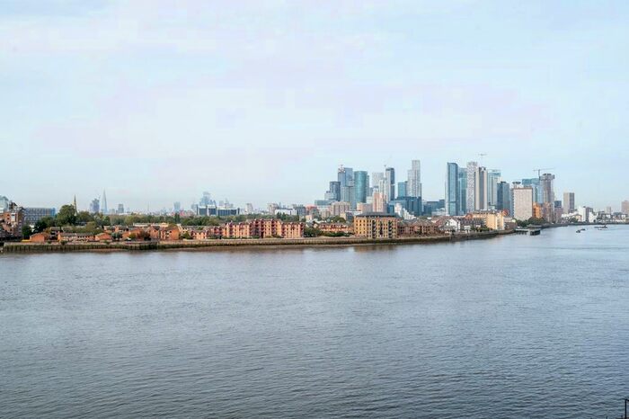 3 Bedroom Flat To Rent In River Gardens Walk, Greenwich, London, SE10