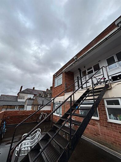 2 Bedroom Flat To Rent In Church Street, Weybridge, Surrey, KT13