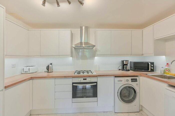 2 Bedroom Flat To Rent In Lamb Street, Spitalfields, London, E1