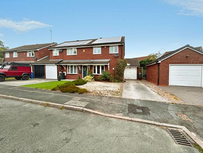3 Bedroom Semi-Detached House For Sale In Goodwood Close, Stretton, DE13