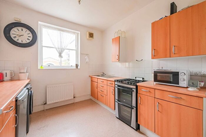 3 Bedroom Maisonette To Rent In Miranda Road, Archway, London, N19